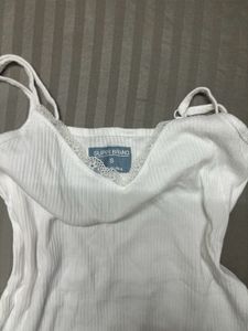 WHITE SLEEVELESS TOP
