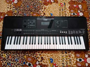 Yamaha PSR E453 Keyboard