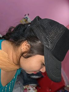 UNISEX BLACK CAP