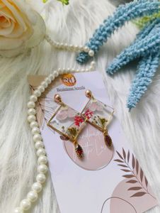 Sophisticated Trendy Resin Earrings ♥️
