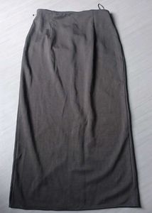 UNIQLO skirt straight-cut silhouette