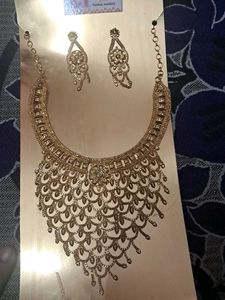 Elegant Gold-Toned Necklace &amp; Earring Set