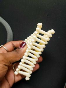 PEARL CLAW CLIP
