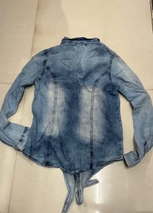 Western T-shirt. Size- S. Contrasting And Ravening