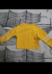 Set of 4 Preloved Unisex Sweatshirts (3 to 5 yrs)