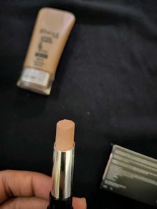 Makeup Bundle: Foundation, Eyeshadow, concelear