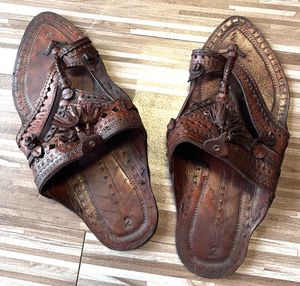 Leather Kolhapuri Chappals