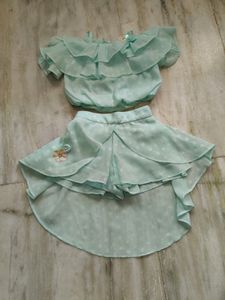 Iscut Top C Green  With Floral Print