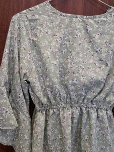 Woman&#39;s Pretty Top