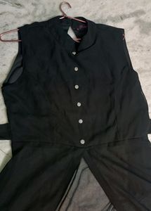 Black Maxi Top L Size With Front Slit!!Sleeves Included Inside!!New Not Worn Without Tag!!Fixed Price 🙏 Freebie Given❤️