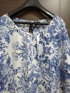 Beautiful Top Top Size S But Can L Size Also Wear That Because It Lose Pattern