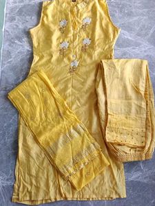 Elegant Yellow Kurta Set