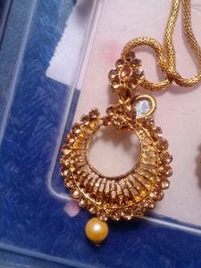 Necklace With Earinga Nd Tika
