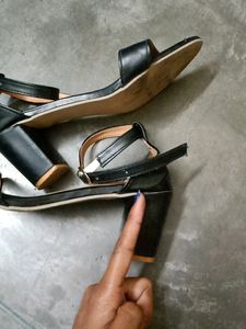 Black High Heel 👠