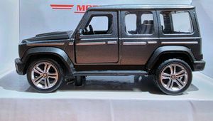 Premium Die-Cast Metal G-Class Model Car with Open