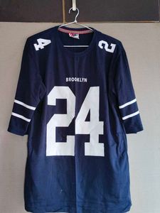 I m Selling an Oversized T-shirt