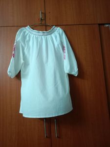 🤩 Embroidered Top