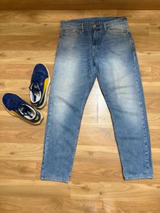 Levi’s Light Wash Denim Jeans