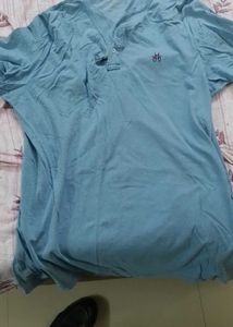 hi I want to sell thus brand t shirt for sale