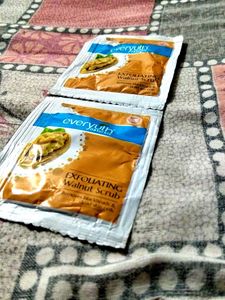 Everyuth Walnut Scrub Sachets (x2)