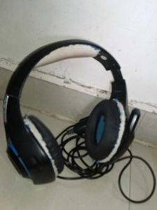 👉 Wired Over-Ear Headphones with Mic – One Side N