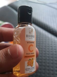 Rivona Naturals Vitamins C Facewash