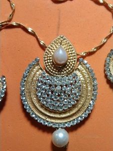 Beautiful Golden Earing Pendent Set
