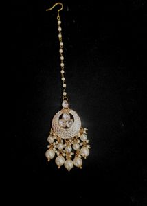 Elegant Pearl Maang Tikka for Festive Occasions