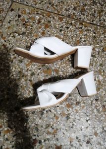 White medium heel