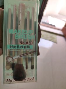 Makeup brush