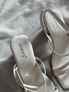 🌸 White Heels 🌸
