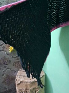 Cozy Black &amp; Pink Knit Shawl 🩷🖤