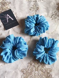 Blue Scrunchie Set 3 🆕✨
