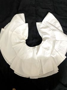 OFF SHOULDER TIERED LAYER CROPPED TOP IN WHITE