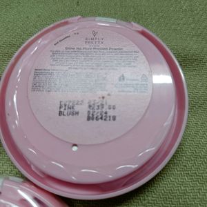 Avon Simply pretty pressed Powder  Sealed N New