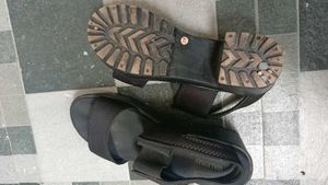Walkway Black Sandals.
