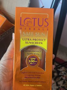 Lotus Herbals Safe Sun SPF 100