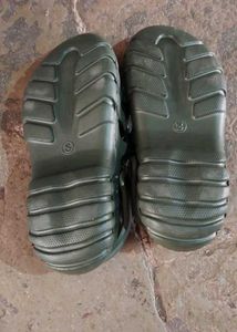 Men&#39;s Olive Clogs