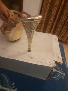 Golden Party Stilettos 🥳