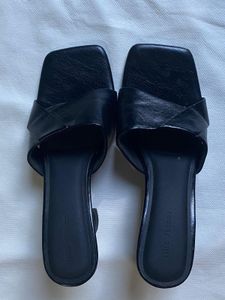 Lino Perros Black Heels