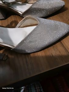 SILVER STYLISH KITTEN BLOCK HEELS