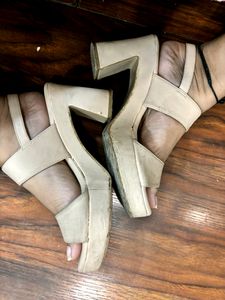 BLOCK HEEL