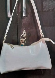 WHITE SHOULDER BAG 🤍