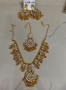 Kundan Jewelry Set