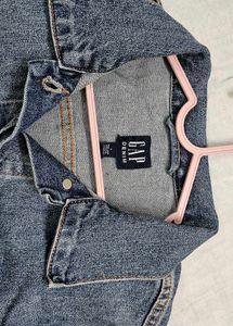 GAP Women’s Classic Blue Denim Jacket – Size L