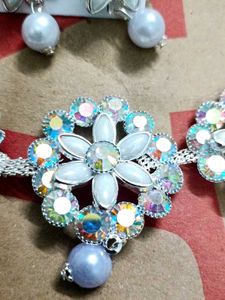 Elegant Floral Necklace &amp; Earrings Set