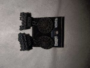 Elegant Black Earrings - New