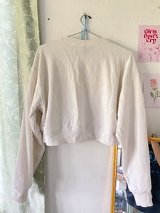 H&amp;M Cute Cropped Sweatshirt