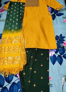 Beautiful Kurta Set On Sale!