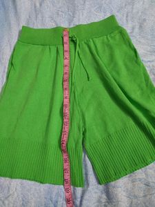 329Rs.Ribbed Green Shorts